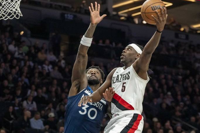 兰德尔41分 杨翰森2分1板开拓者不敌森林狼